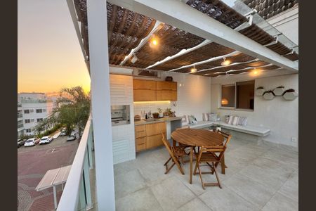 Apartamento à venda com 138m², 3 quartos e 2 vagas Apartamento à venda com 138m², 3 quartos e 2 vagasTerraço