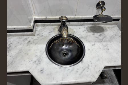 Apartamento à venda com 180m², 3 quartos e 1 vaga Apartamento à venda com 180m², 3 quartos e 1 vagaLavabo