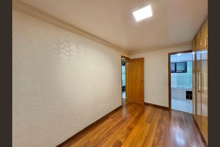 Apartamento à venda com 180m², 3 quartos e 1 vaga Apartamento à venda com 180m², 3 quartos e 1 vagaSuíte