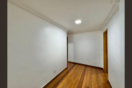 Apartamento à venda com 180m², 3 quartos e 1 vaga Apartamento à venda com 180m², 3 quartos e 1 vagaHall Íntimo