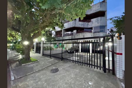 Apartamento à venda com 180m², 3 quartos e 1 vaga Apartamento à venda com 180m², 3 quartos e 1 vagaFachada