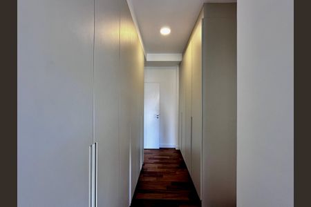 Apartamento à venda com 162m², 3 quartos e 3 vagasCloset Suíte 1