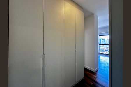 Apartamento à venda com 162m², 3 quartos e 3 vagasCloset Suíte 1