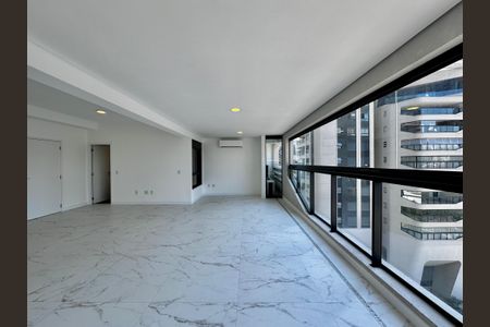 Apartamento à venda com 162m², 3 quartos e 3 vagasVaranda Integrada