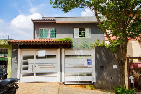 Casa à venda com 294m², 3 quartos e 4 vagas Casa à venda com 294m², 3 quartos e 4 vagasFachada