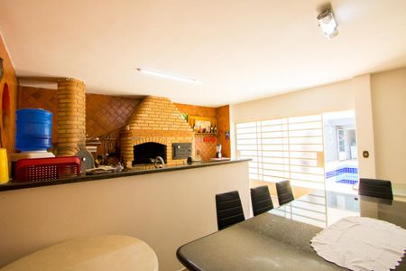 Casa à venda com 294m², 3 quartos e 4 vagas Casa à venda com 294m², 3 quartos e 4 vagasEspaço gourmet