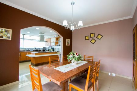 Casa à venda com 294m², 3 quartos e 4 vagas Casa à venda com 294m², 3 quartos e 4 vagasCopa