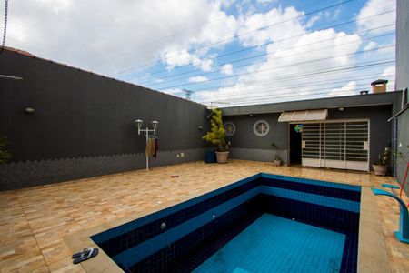 Casa à venda com 294m², 3 quartos e 4 vagas Casa à venda com 294m², 3 quartos e 4 vagasPiscina
