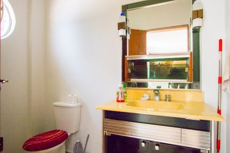 Casa à venda com 294m², 3 quartos e 4 vagas Casa à venda com 294m², 3 quartos e 4 vagasBanheiro do espaço gourmet