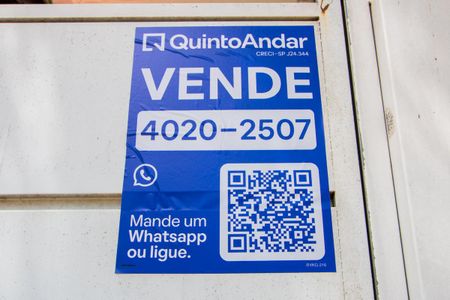 Casa à venda com 294m², 3 quartos e 4 vagas Casa à venda com 294m², 3 quartos e 4 vagasPlaquinha instalada na fachada