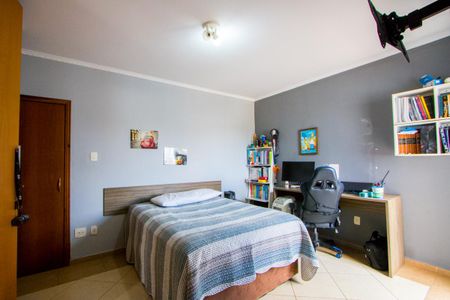 Casa à venda com 294m², 3 quartos e 4 vagas Casa à venda com 294m², 3 quartos e 4 vagasQuarto 1 - Suíte