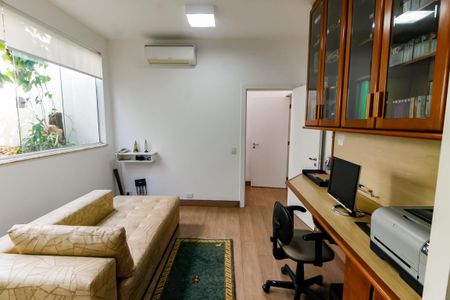 Casa à venda com 770m², 7 quartos e 5 vagas Casa à venda com 770m², 7 quartos e 5 vagasSala 4
