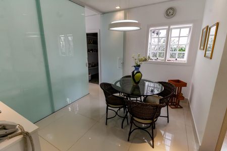 Casa à venda com 770m², 7 quartos e 5 vagas Casa à venda com 770m², 7 quartos e 5 vagasCopa