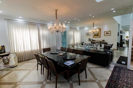 Casa à venda com 770m², 7 quartos e 5 vagas Casa à venda com 770m², 7 quartos e 5 vagasSala 3