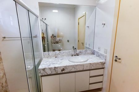 Casa à venda com 770m², 7 quartos e 5 vagas Casa à venda com 770m², 7 quartos e 5 vagasBanheiro da Suíte 1