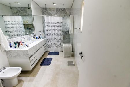 Casa à venda com 770m², 7 quartos e 5 vagas Casa à venda com 770m², 7 quartos e 5 vagasBanheiro da Suíte 3