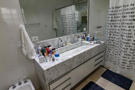 Casa à venda com 770m², 7 quartos e 5 vagas Casa à venda com 770m², 7 quartos e 5 vagasBanheiro da Suíte 3