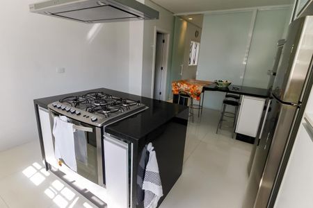 Casa à venda com 770m², 7 quartos e 5 vagas Casa à venda com 770m², 7 quartos e 5 vagasCozinha - Armários