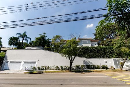 Casa à venda com 770m², 7 quartos e 5 vagas Casa à venda com 770m², 7 quartos e 5 vagasFachada - Casa
