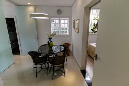 Casa à venda com 770m², 7 quartos e 5 vagas Casa à venda com 770m², 7 quartos e 5 vagasCopa