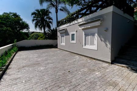 Casa à venda com 770m², 7 quartos e 5 vagas Casa à venda com 770m², 7 quartos e 5 vagasEntrada