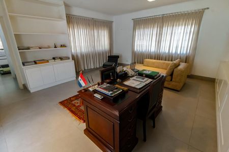 Casa à venda com 770m², 7 quartos e 5 vagas Casa à venda com 770m², 7 quartos e 5 vagasSala 5