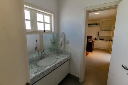 Casa à venda com 770m², 7 quartos e 5 vagas Casa à venda com 770m², 7 quartos e 5 vagasBanheiro academia