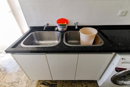Casa à venda com 770m², 7 quartos e 5 vagas Casa à venda com 770m², 7 quartos e 5 vagasDetalhe da area de serviço