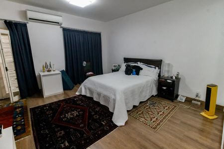 Casa à venda com 770m², 7 quartos e 5 vagas Casa à venda com 770m², 7 quartos e 5 vagasSuíte 3
