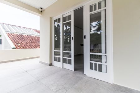 Casa de condomínio para alugar com 322m², 4 quartos e 2 vagas Casa de condomínio para alugar com 322m², 4 quartos e 2 vagasVaranda