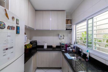 Casa à venda com 164m², 3 quartos e 2 vagas Casa à venda com 164m², 3 quartos e 2 vagasCozinha