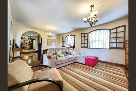 Casa à venda com 513m², 5 quartos e 6 vagasSala