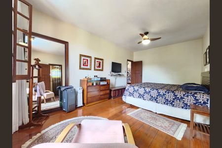 Casa à venda com 513m², 5 quartos e 6 vagasQuarto 1