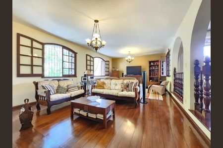 Casa à venda com 513m², 5 quartos e 6 vagasSala