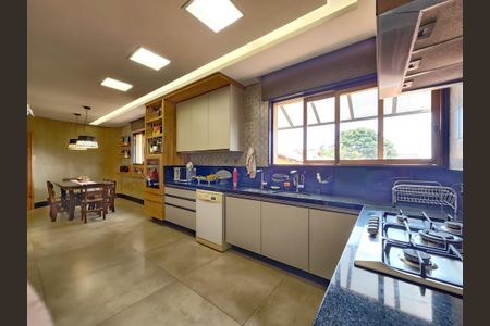 Casa à venda com 513m², 5 quartos e 6 vagasCozinha