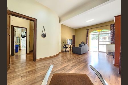 Casa à venda com 513m², 5 quartos e 6 vagasSala de Jogos