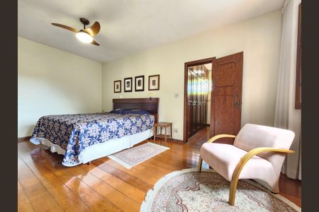 Casa à venda com 513m², 5 quartos e 6 vagasQuarto 1