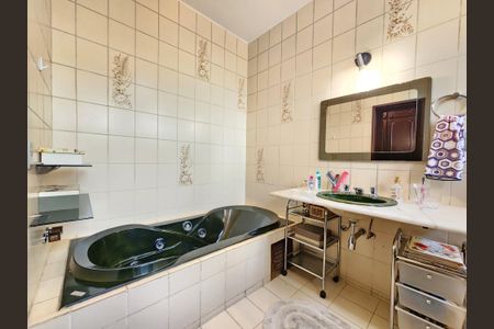 Casa à venda com 513m², 5 quartos e 6 vagasBanheiro - Quarto 1