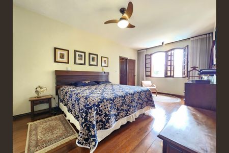 Casa à venda com 513m², 5 quartos e 6 vagasQuarto 1