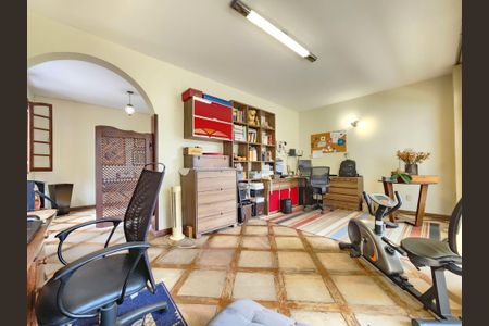 Casa à venda com 513m², 5 quartos e 6 vagasEscritório