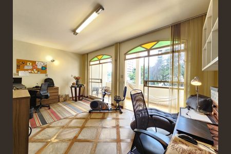 Casa à venda com 513m², 5 quartos e 6 vagasEscritório