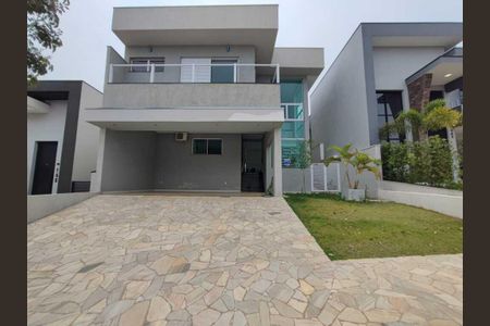 Casa de condomínio à venda com 333m², 4 quartos e 5 vagasFachada + Placa