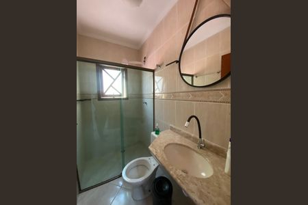 Casa à venda com 280m², 3 quartos e 4 vagas Casa à venda com 280m², 3 quartos e 4 vagasBanheiro
