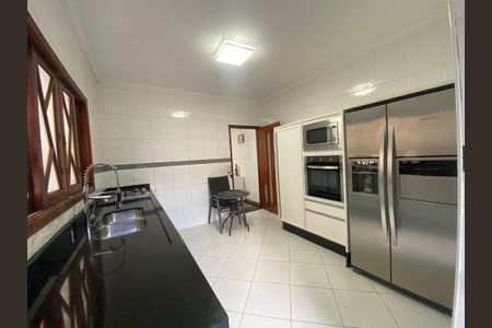 Casa à venda com 280m², 3 quartos e 4 vagas Casa à venda com 280m², 3 quartos e 4 vagasCozinha