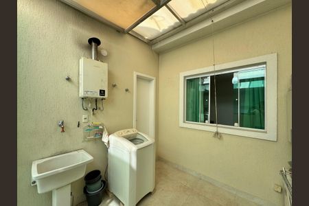 Casa de condomínio à venda com 227m², 4 quartos e 3 vagasÁrea de Serviço