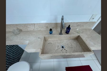 Casa de condomínio à venda com 227m², 4 quartos e 3 vagasSuíte 1 - Banheiro