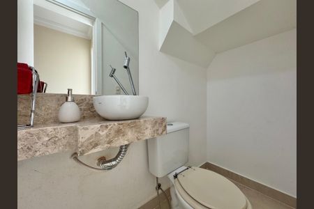 Casa de condomínio à venda com 227m², 4 quartos e 3 vagasLavabo