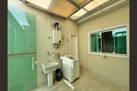 Casa de condomínio à venda com 227m², 4 quartos e 3 vagasÁrea de Serviço