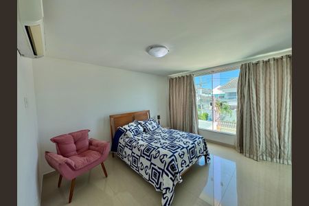 Casa de condomínio à venda com 227m², 4 quartos e 3 vagasSuíte 1