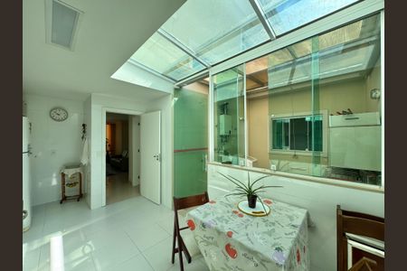 Casa de condomínio à venda com 227m², 4 quartos e 3 vagasCozinha